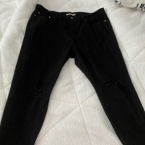 Levi’s Wedgie with frayed hems in crop length